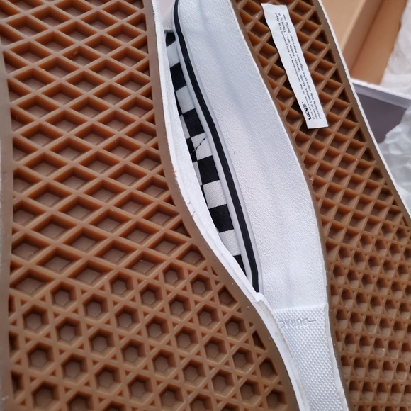 VAN'S/  SUPREME - Picture 5 of 5